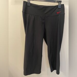 Nike Size M Dri-Fit Crop Capri workout lounge pant